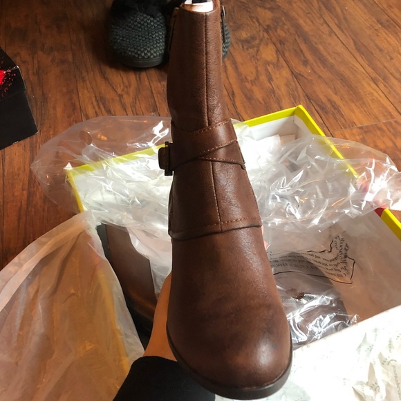 Bare Traps Arlyn Heeled Bootie Womens New! - Picture 2 of 4